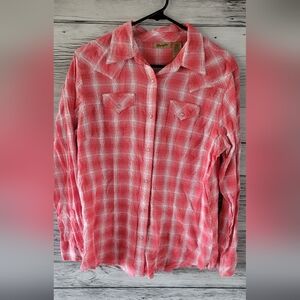 Womens Wrangler shirt